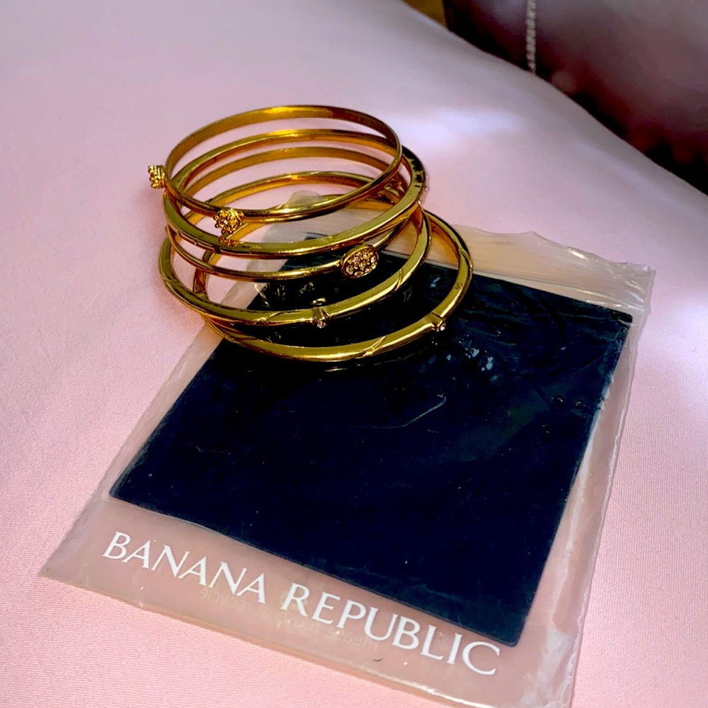 Banana Republic Shiny Gold Stackable Bangle Set